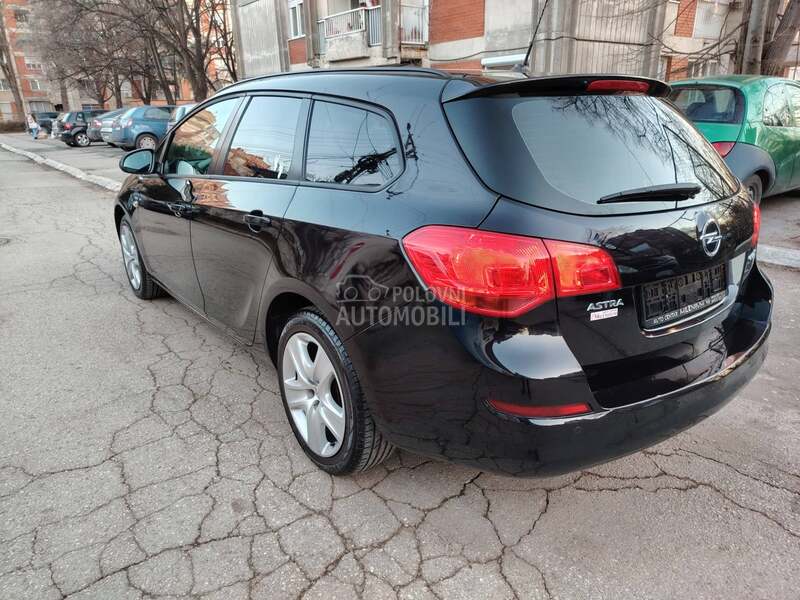 Opel Astra J N O V