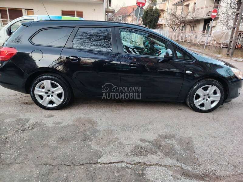 Opel Astra J N O V