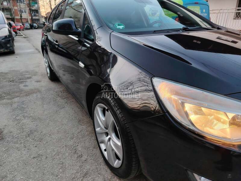 Opel Astra J N O V