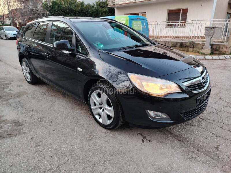 Opel Astra J N O V