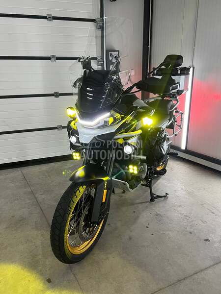 CFMOTO MT 800 EXPLORE