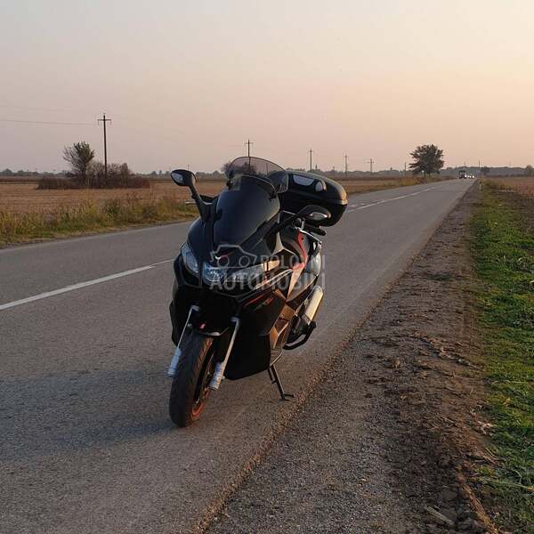 Aprilia SRV 850