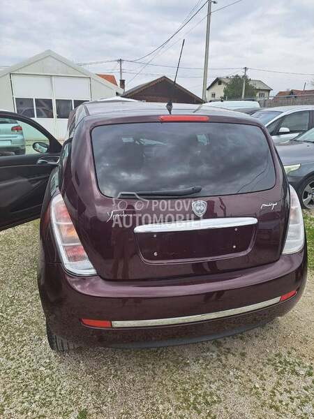 Lancia Ypsilon veće