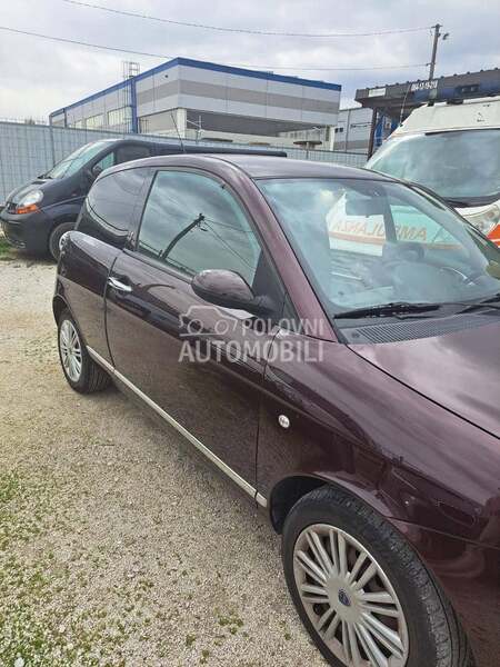 Lancia Ypsilon veće