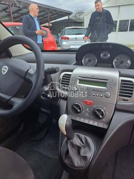 Lancia Ypsilon veće