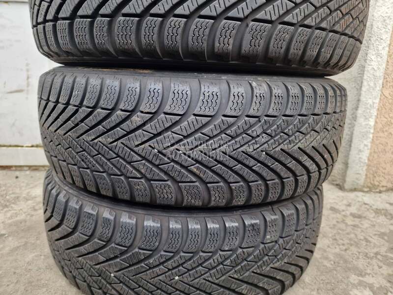 Pirelli 185/60 R15 Zimska