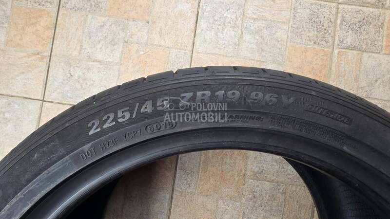 Kumho 225/45 R19 Letnja