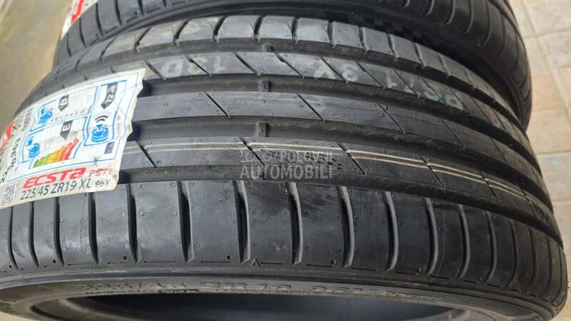 Kumho 225/45 R19 Letnja