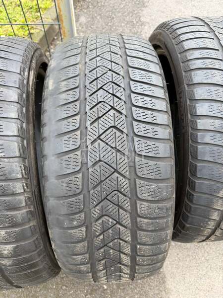 Pirelli 245/40 R19 Zimska