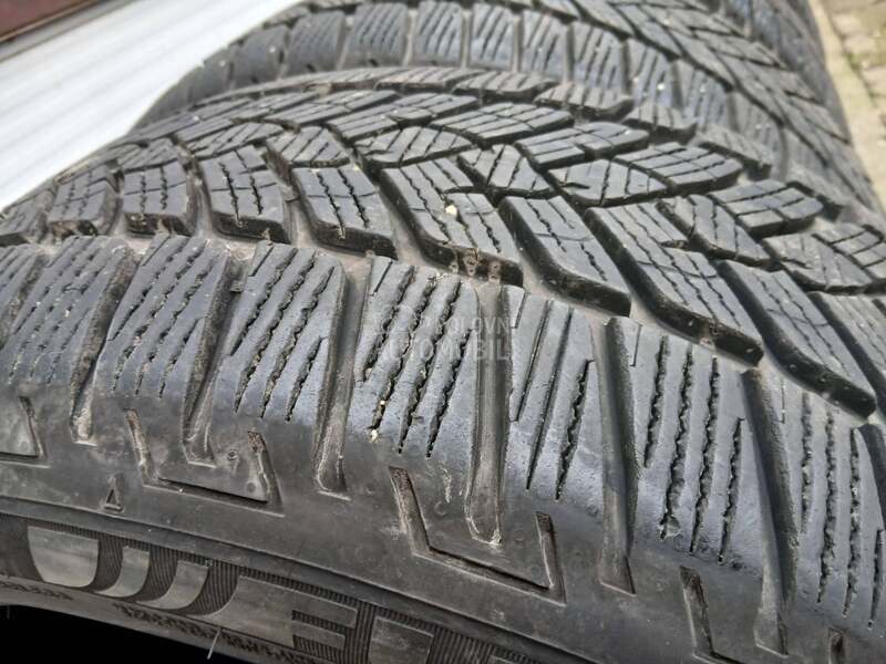 Fulda 245/45 R18 Zimska