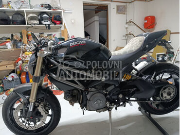 Ducati monster 1100 evo
