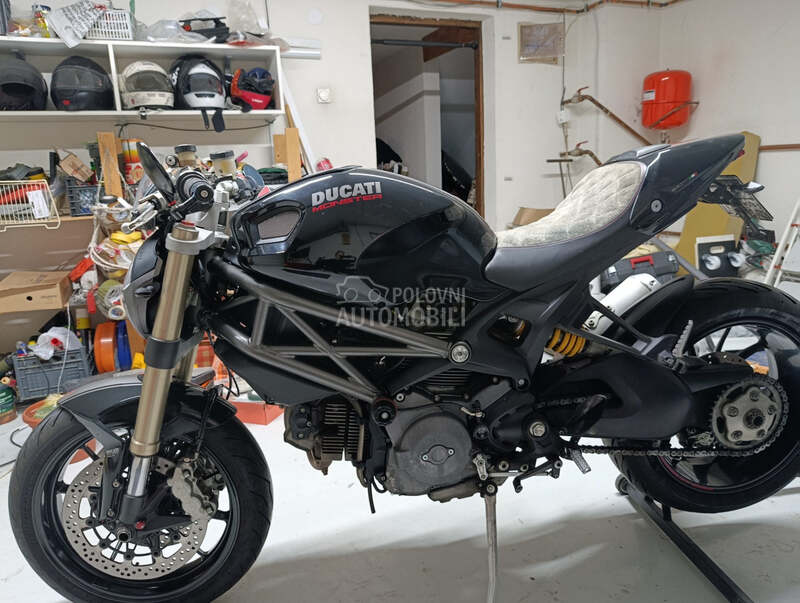 Ducati monster 1100 evo