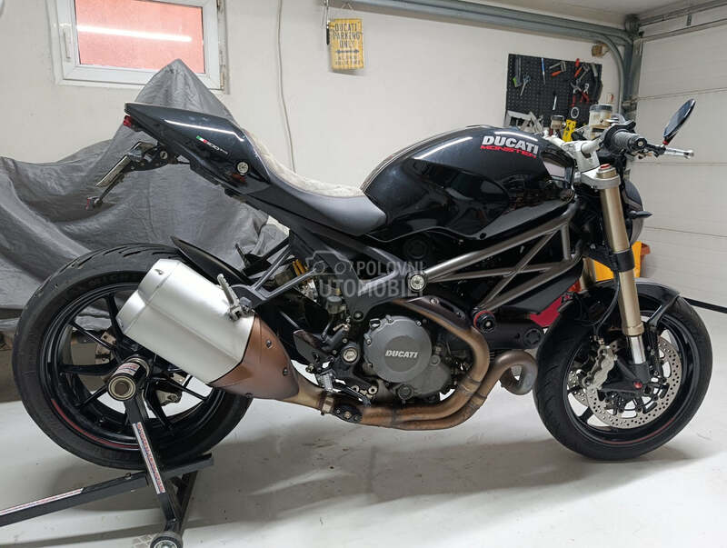 Ducati monster 1100 evo