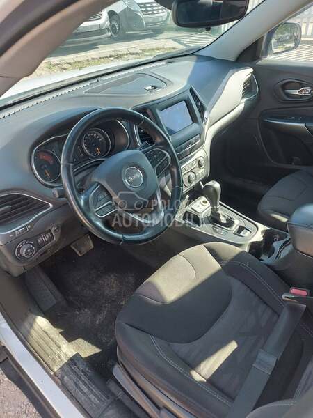 Jeep Cherokee 2.2