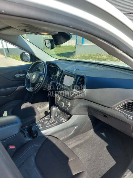 Jeep Cherokee 2.2