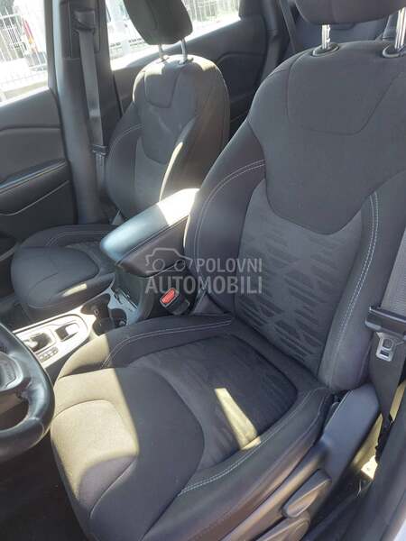 Jeep Cherokee 2.2