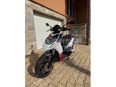Aprilia SR 125 MOTARD