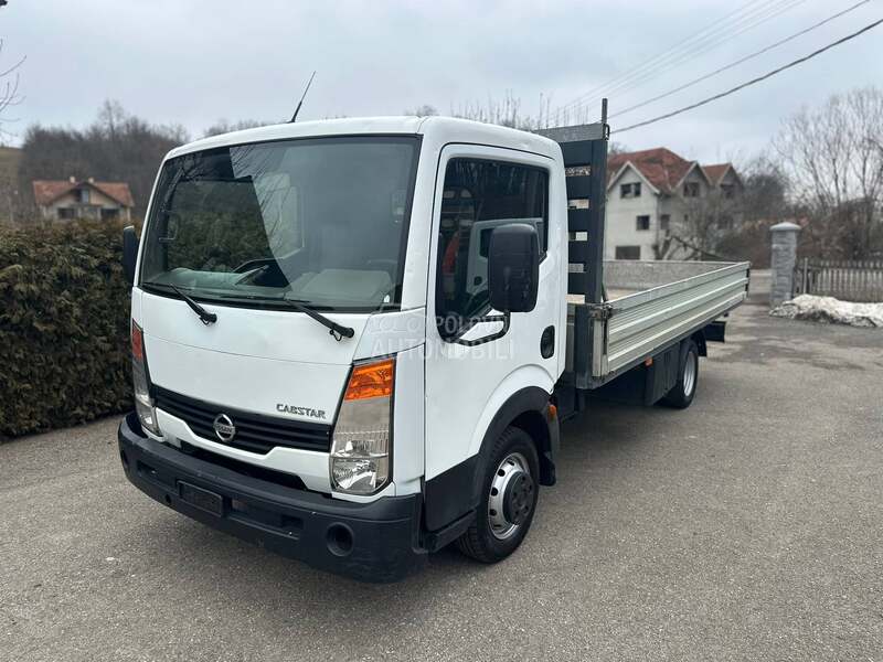 Nissan Cabstar sanduk 4.5m