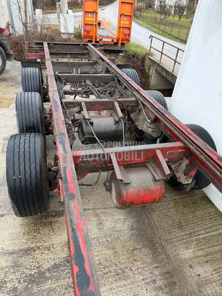 Schwarzmuller Šasija