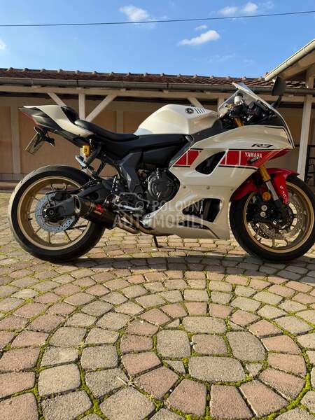 Yamaha YZF R7