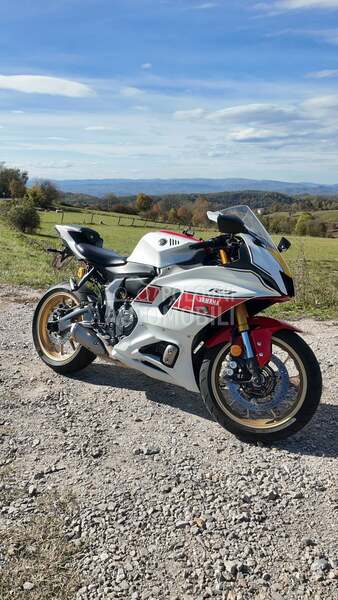 Yamaha YZF R7