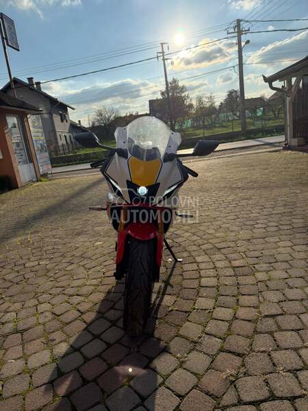 Yamaha YZF R7