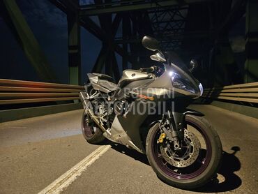Yamaha R1