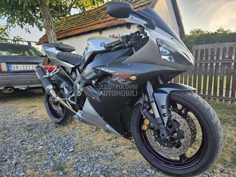 Yamaha R1