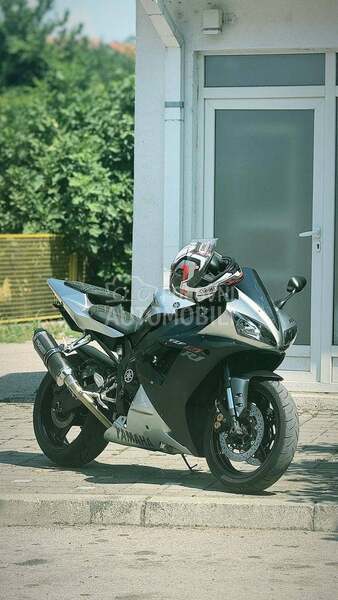 Yamaha R1