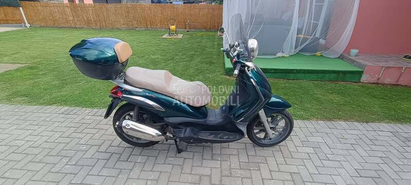 Piaggio Beverly tourer