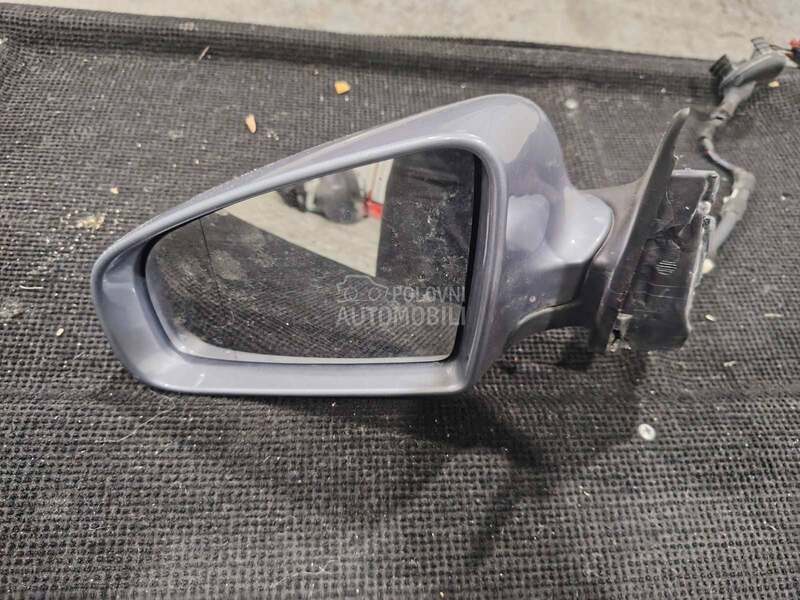 Levi retrovizor
