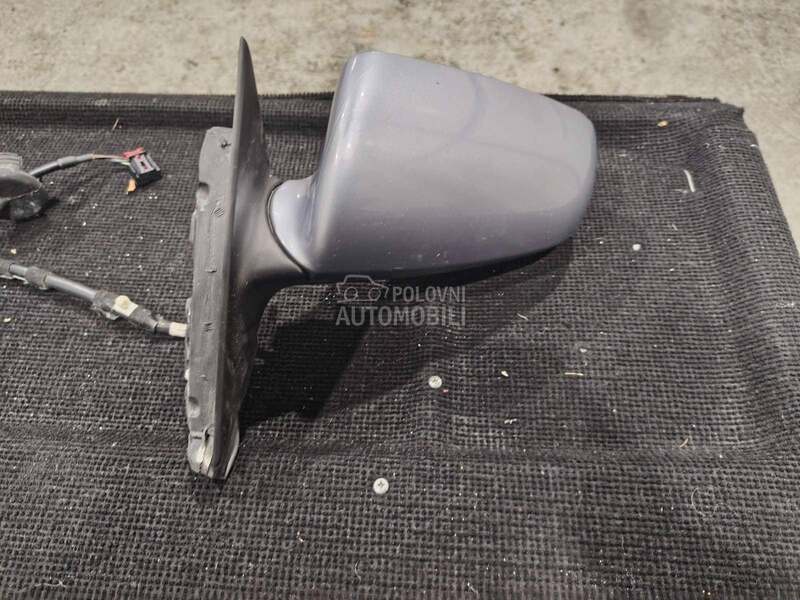 Levi retrovizor