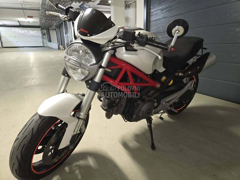 Ducati Monster 696  ABS