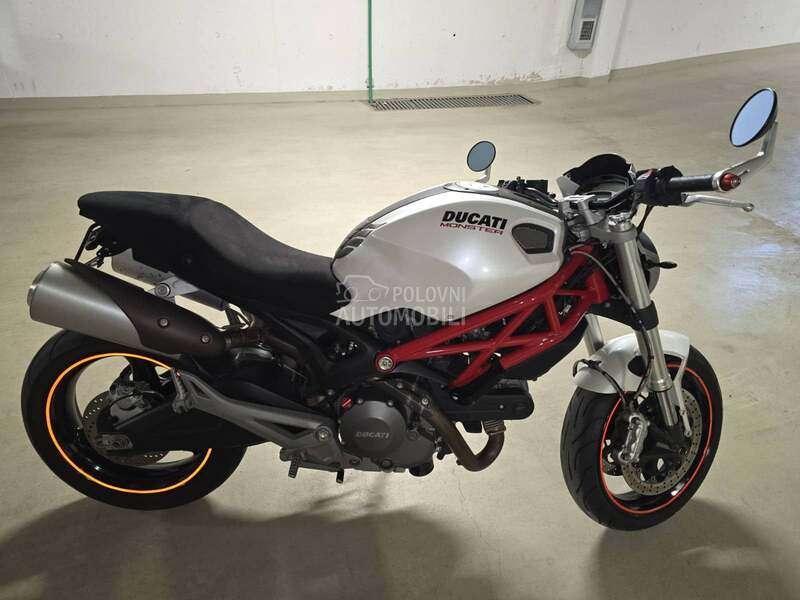 Ducati Monster 696  ABS