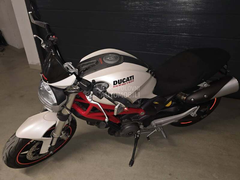 Ducati Monster 696  ABS