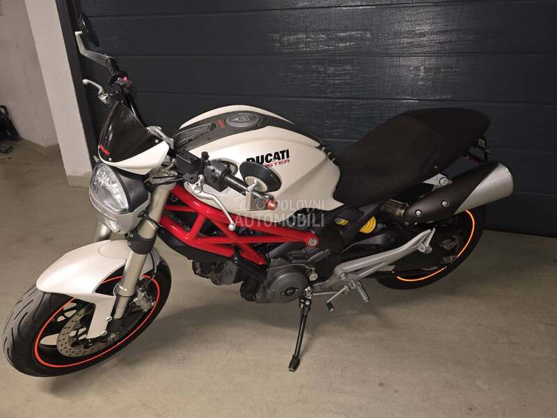 Ducati Monster 696  ABS