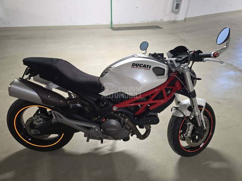 Ducati Monster 696  ABS