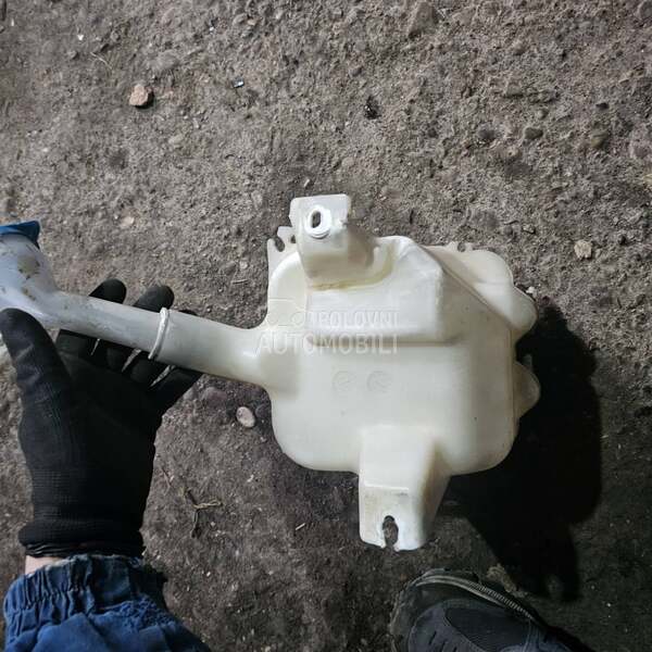 Boca-Posuda tečnosti za brisač