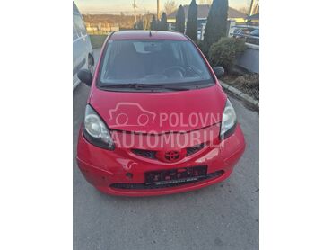 Toyota Aygo 2010. god. -  kompletan auto u delovima