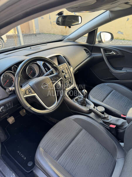 Opel Astra J 