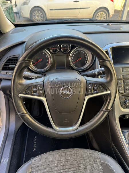 Opel Astra J 