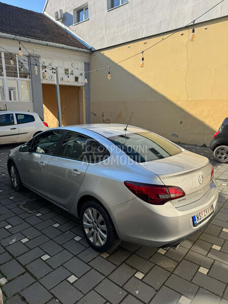 Opel Astra J 