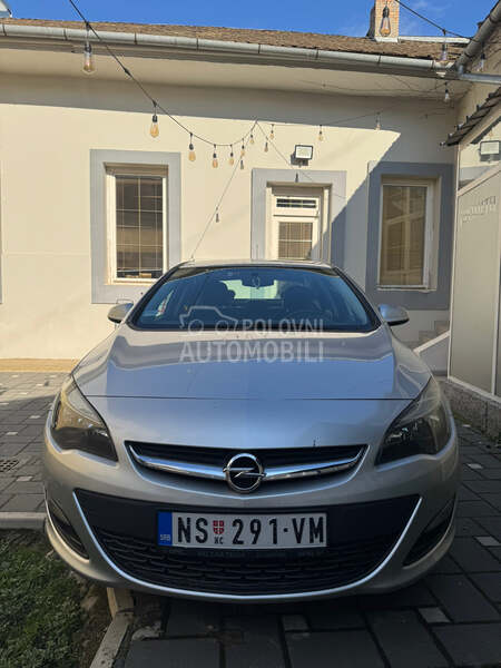 Opel Astra J 