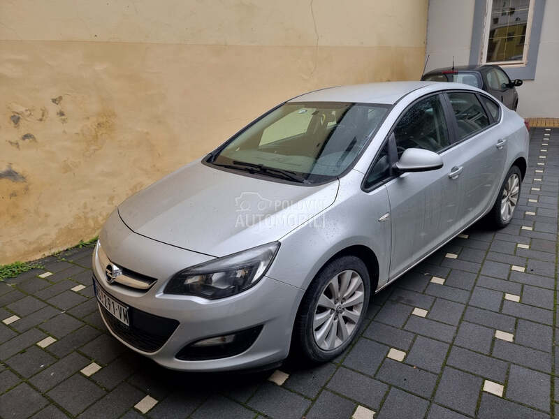 Opel Astra J 