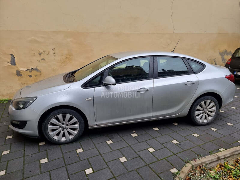 Opel Astra J 