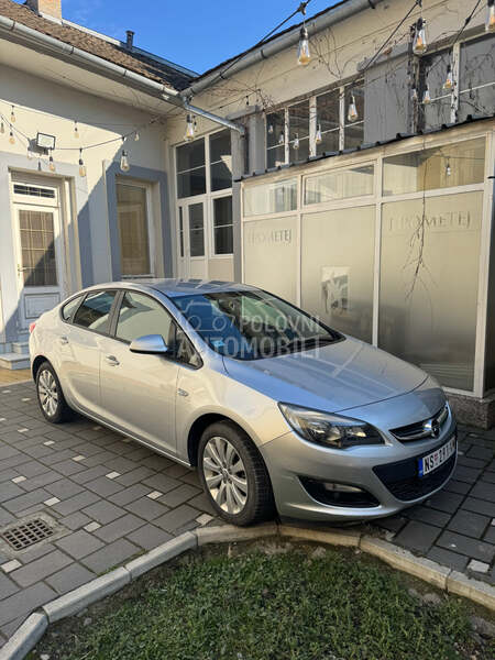 Opel Astra J 