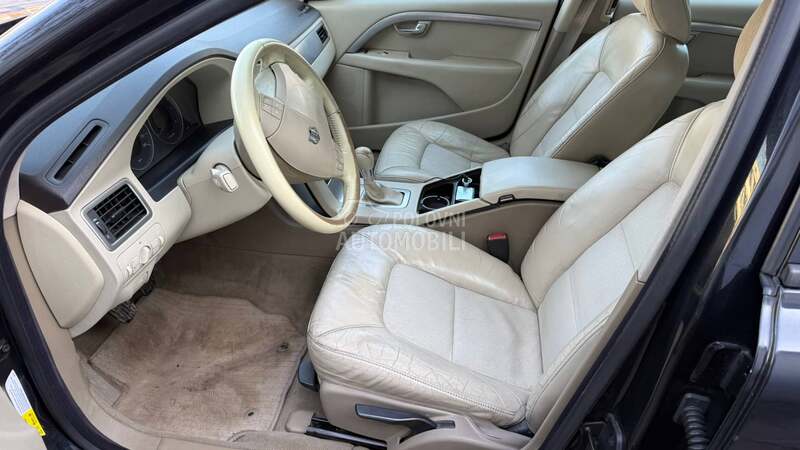 Volvo V70 