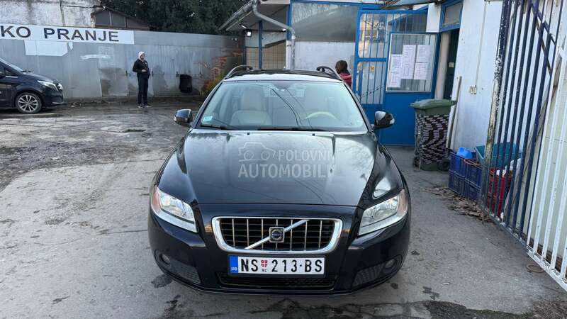 Volvo V70 