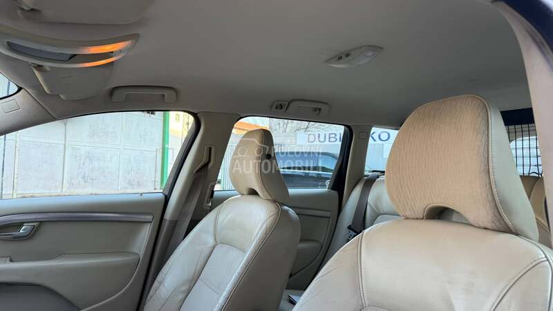 Volvo V70 