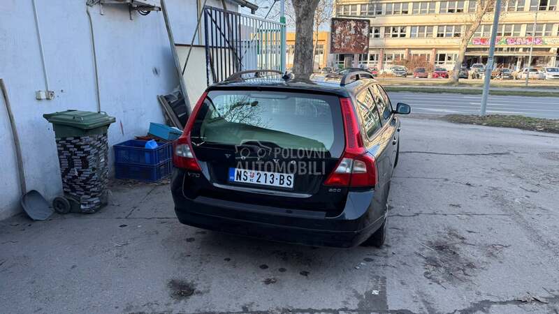 Volvo V70 